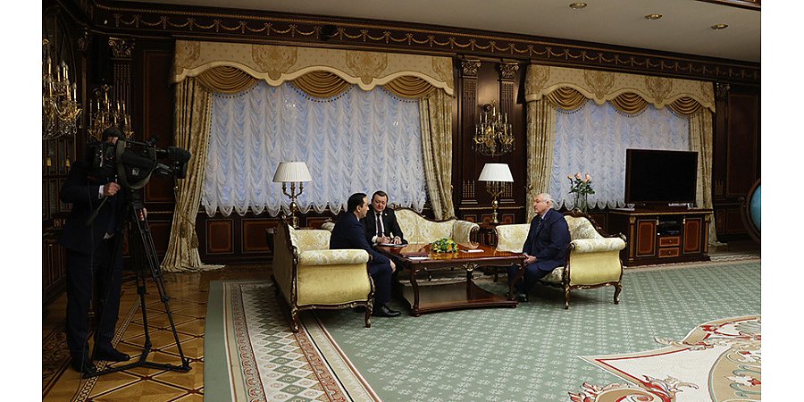 Александр Лукашенко предлагает интенсифицировать сотрудничество Беларуси и Таджикистана