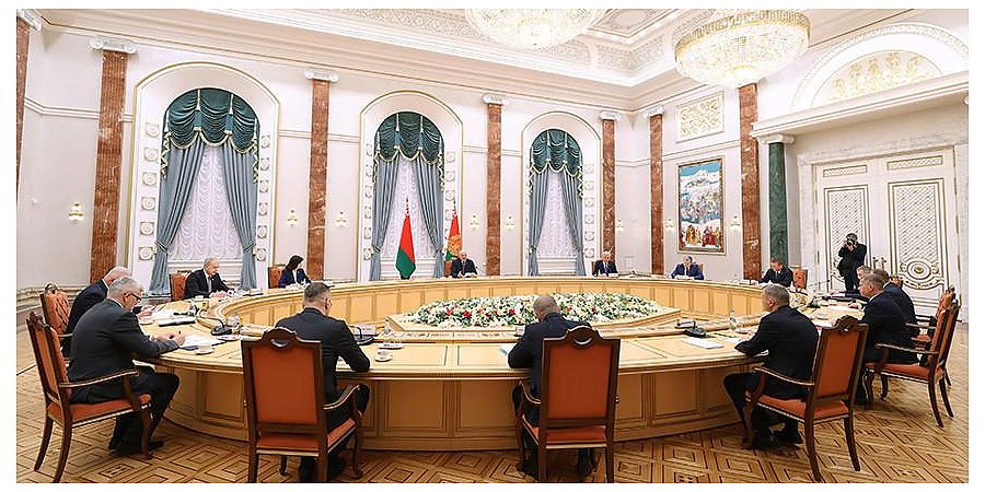 Партийное строительство, подготовка к выборам, ревизия с Кубой и опора на юге России. Итоги недели Президента