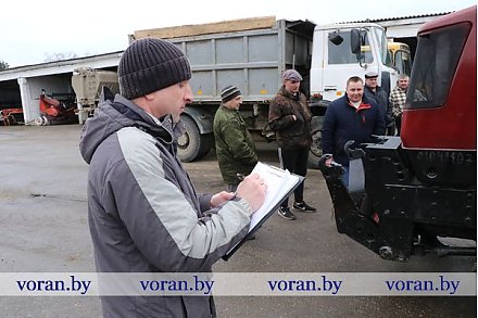К проблемам людей — без равнодушия. Управляющий делами Гродненского облисполкома Игорь Попов провел прием граждан в г.п. Вороново.