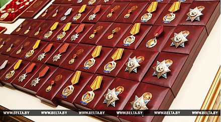 Кобяков вручил госнаграды заслуженным людям Беларуси