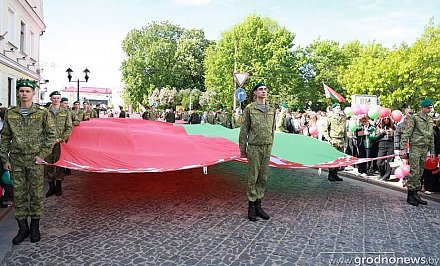 Гродненцы и гости города приняли участие в шествии поколений в рамках республиканской акции «Беларусь помнит»