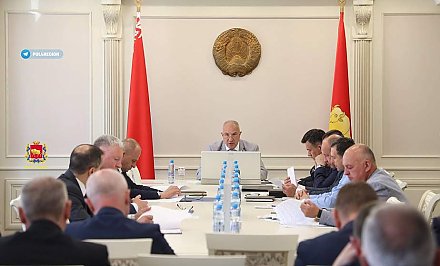 Под председательством губернатора в облисполкоме прошло заседание комиссии по противодействию коррупции