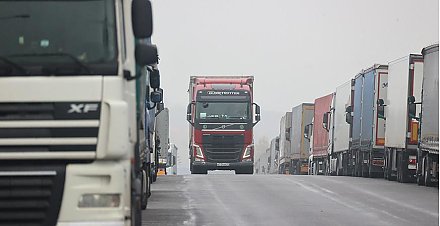 На границе с Литвой возобновлено оформление грузовиков