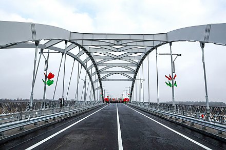 Нам надо ускоряться! Для чего Беларусь строит и наводит мосты