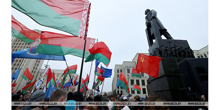 День трудовых достижений и важных открытий. Александр Лукашенко подчеркнул созидательный смысл праздника 7 ноября