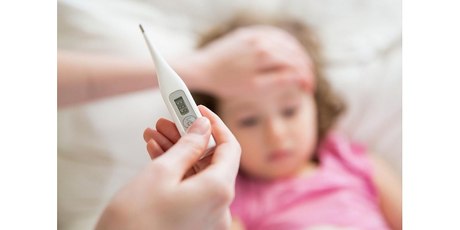 Врач скорой помощи объяснил, почему у ребенка может долгое время не снижаться температура