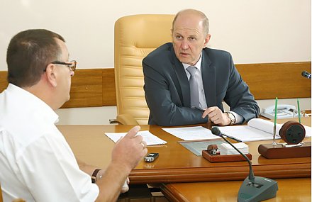 Прием граждан провел председатель облисполкома Владимир Кравцов