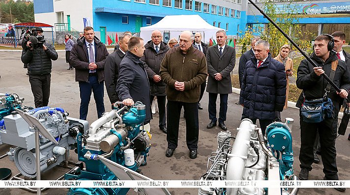 Работа на Полесье, подарок к 7 ноября, череда докладов и прогнозы на год. Итоги недели Президента