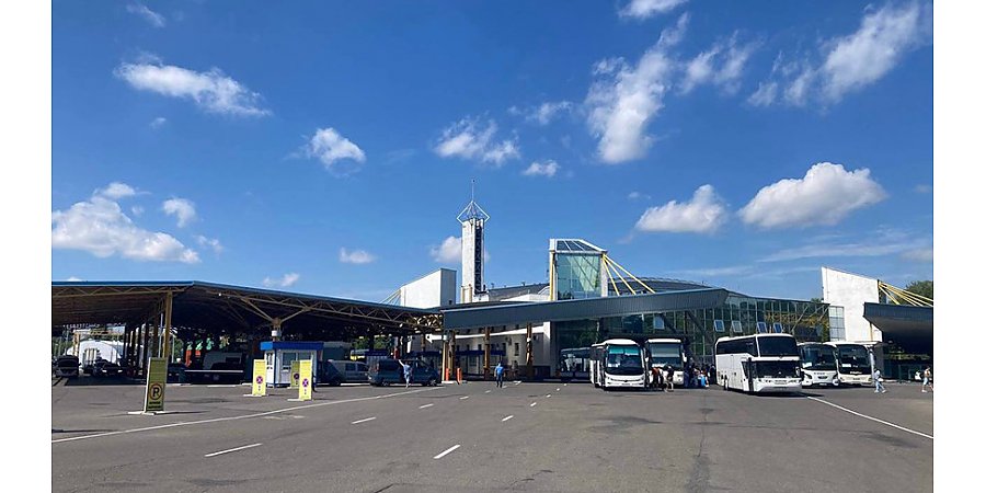 ГТК: из-за закрытия границы Литвой очередь легковушек в пункте пропуска "Брест" выросла в шесть раз