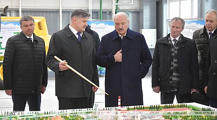 "Молодцы! Вам большое спасибо!" - Лукашенко поблагодарил за новый завод в Светлогорске и ориентировал на перспективу