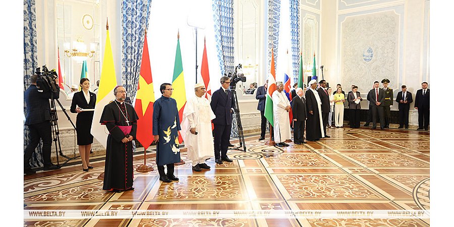 Александр Лукашенко принял верительные грамоты послов зарубежных стран