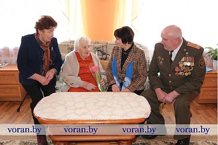 В преддверии 8 Марта на Вороновщине поздравления принимали женщины-ветераны Великой Отечественной войны, вдовы ветеранов и воинов-интернационалистов, матери погибших военнослужащих (дополнено)