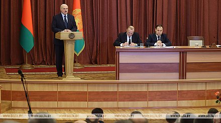 "Развитие науки определяет будущее" - Лукашенко встретился в НАН с белорусскими учеными