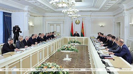 Александр Лукашенко представили два варианта программы пятилетки, но без консенсуса. Какие вопросы ставит Президент? 