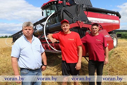 С заводского конвейера —  на хлебную ниву