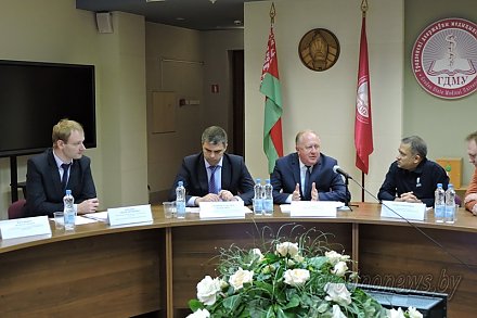 Реализацию информационной стратегии Беларуси по включению людей с инвалидностью в общество обсудили за круглым столом в Гродно