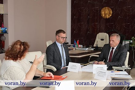 Председатель Комитета госконтроля Гродненской области Анатолий Дорожко провел прием граждан в Вороновском райисполкоме