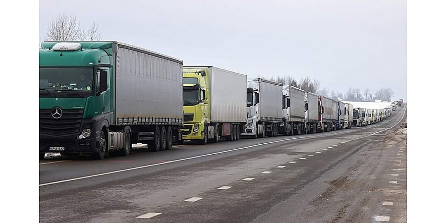 Очереди на границе: выезда из Беларуси в ЕС ждут более 2,3 тысячи грузовиков