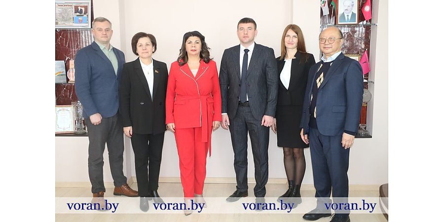 В рамках подписанного договора о сотрудничестве в Вороновском районе прошел семинар по инновационному развитию малого и среднего бизнеса Беларуси с участием представителей факультета экономики и управления ГрГУ имени Янки Купалы.   