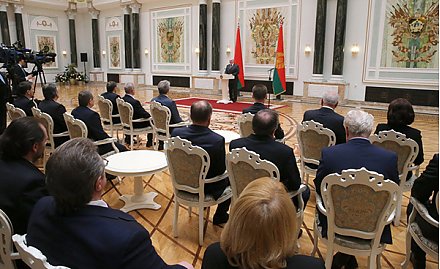 Президент Беларуси Александр Лукашенко вручил государственные награды