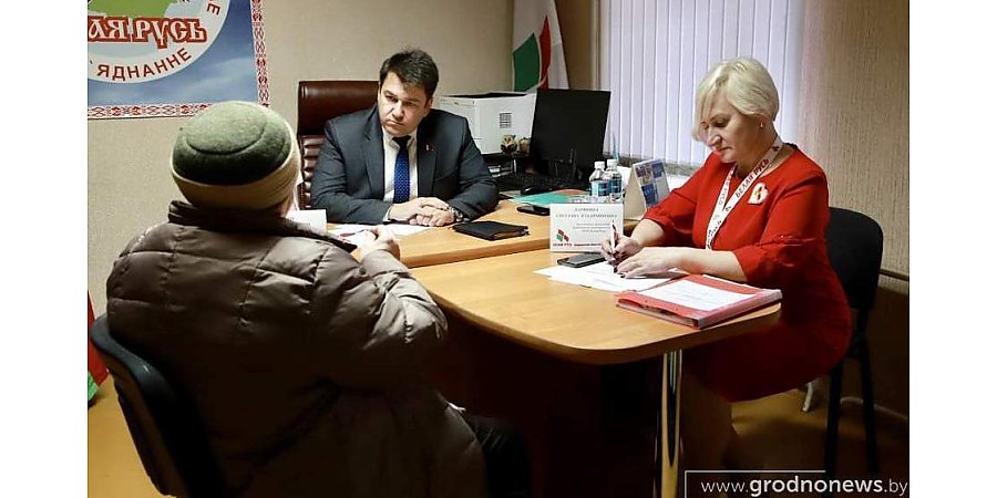 Заместитель председателя облисполкома Виктор Пранюк провел прием граждан в общественной приемной «Белой Руси»