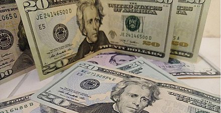 Физлица в Беларуси в январе-сентябре продали на $384 млн валюты больше, чем купили