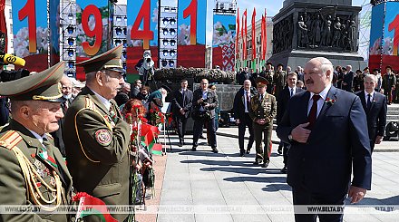 В адрес Лукашенко и белорусского народа поступают поздравления с 76-летием Победы
