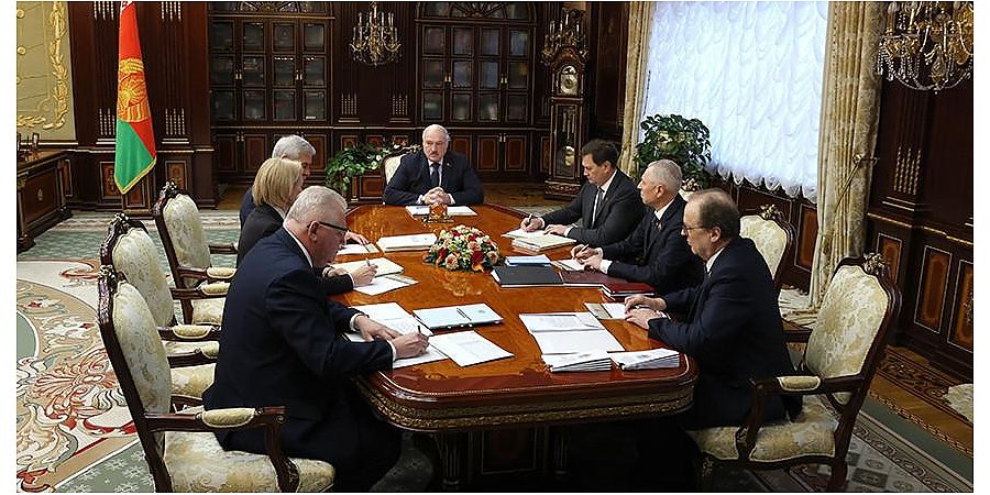 Будущее ЕАЭС, высокая явка, апгрейд парламента и футбольные страсти. Подробности недели Президента