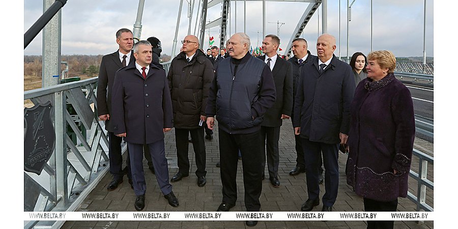 Александр Лукашенко в Мозыре открыл обновленный мост через Припять