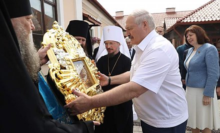 Александр Лукашенко: Жировичский монастырь - святыня для верующих со всего мира