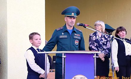 В Слониме наградили мальчика, который 17 сентября спас своего друга из-под песчаного завала