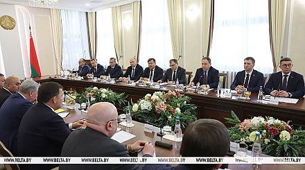 Лифты, БЕЛАЗы, композиты. Роман Головченко назвал направления промкооперации со Свердловской областью