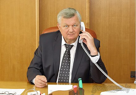Первый заместитель председателя облисполкома Иван Жук провел прямую телефонную линию