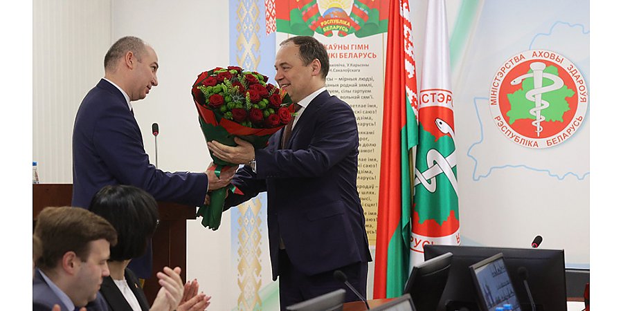 Роман Головченко представил коллективу Минздрава нового руководителя