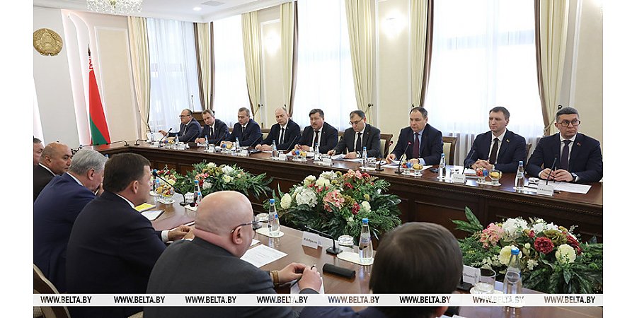 Лифты, БЕЛАЗы, композиты. Роман Головченко назвал направления промкооперации со Свердловской областью