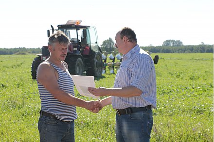 Обком профсоюза поощрил передовиков