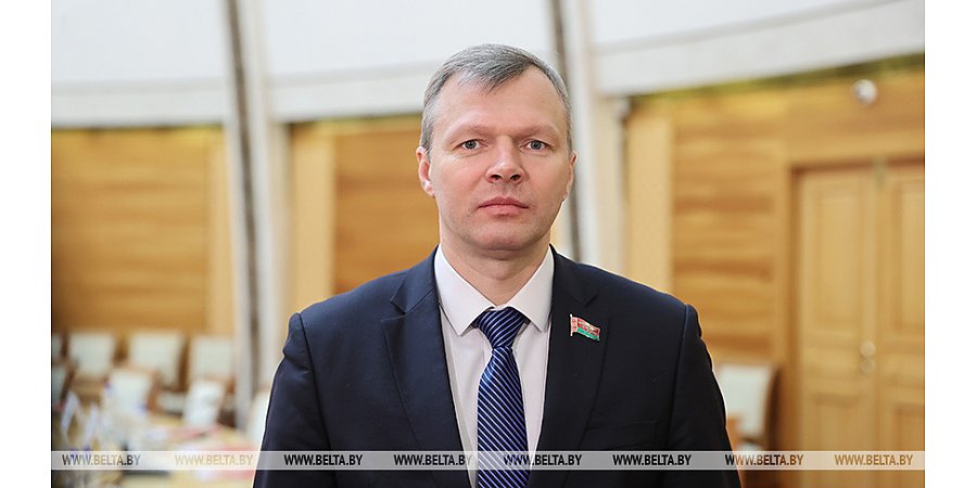 Романов: основной замысел акции "Беларусь адзіная" - услышать людей в регионах