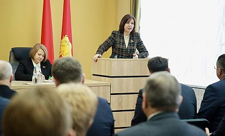 "Принимаемы законы должны быть от жизни и для людей". Наталья Кочанова встретилась с активом Гродненской области