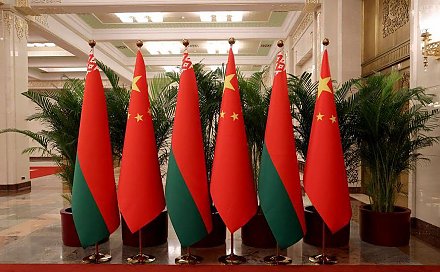 Александр Лукашенко заявил о желании развивать производство автомобилей в Беларуси в сотрудничестве с китайской "ФАВ Груп"