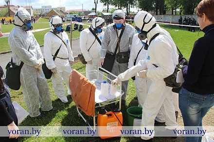 Старты с водой, огнем и в пожарных боевках. В Вороново соревновались добровольные санитарные и пожарные дружины