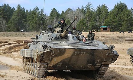 «Армия должна быть сильной и хорошо обученной, поэтому мы здесь». Военнообязанные, призванные на сборы, о плановой проверке боеготовности Вооруженных Сил