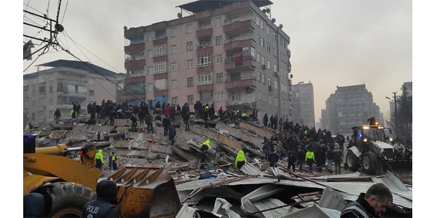 Сообщения о разрушениях и погибших из-за землетрясения приходят из Турции и Сирии