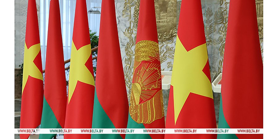 Встреча Александра Лукашенко и генсека ЦК Компартии Вьетнама То Лама началась во Дворце Независимости