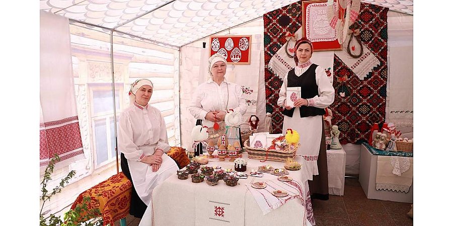 Пасхальные сувениры, вербы и роспись яиц: ярмарка ремесленников проходит в Гродно
