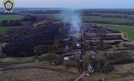 В Щучинском районе из-за пала сухой травы сгорела почти вся деревня