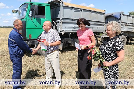 Хлебная нива богата на золотые руки