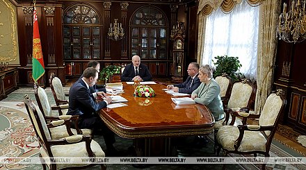 Александр Лукашенко: с экономикой Беларуси не все так гладко, но она демонстрирует хорошее оживление