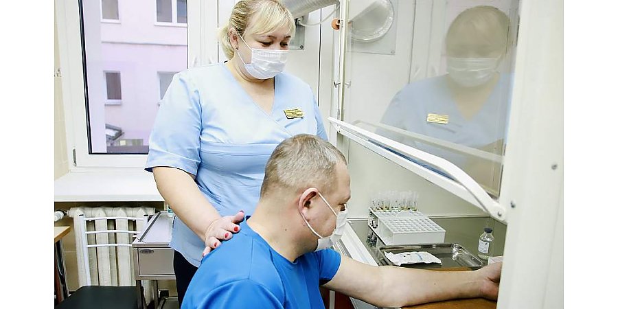 Чтобы не плакать от цветов и не краснеть от холода... В Гродненской университетской клинике используют современные методы помощи при аллергии