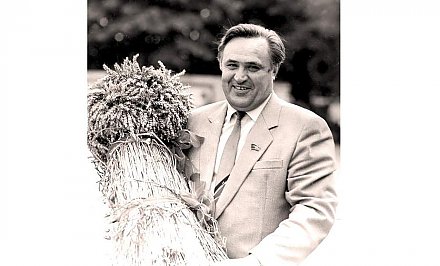 85 лет со дня рождения легенды. Каким помнят Александра Дубко современники и как на Гродненщине сохраняют память о выдающемся земляке