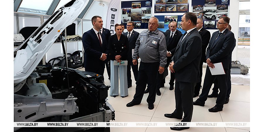 "Надо раскачиваться быстрее". Головченко раскритиковал низкие темпы по локализации компонентов на предприятиях